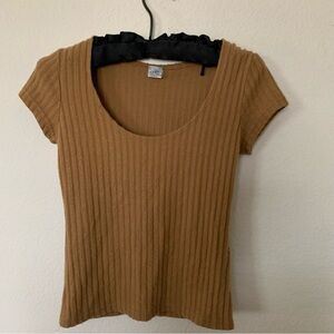Chic Ribbed Short Sleeve Top in Brown